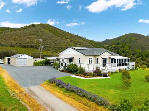 144 Moore Road, Pipiwai