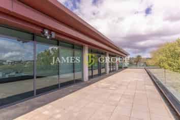 Top Floor in Ascot Central | 730sqm