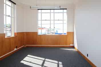 FANTASTIC CENTRAL SPACE - FOR LEASE