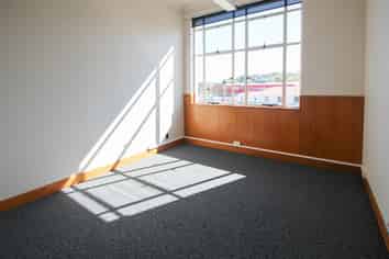 FANTASTIC CENTRAL SPACE - FOR LEASE