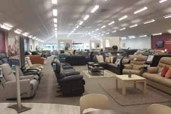 Retail Showroom in High Profile Melling location