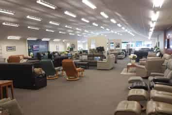 Retail Showroom in High Profile Melling location