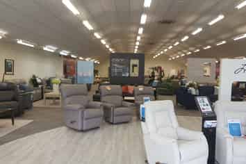 Retail Showroom in High Profile Melling location