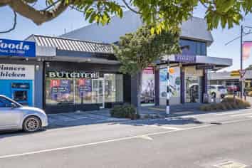 High Profile Retail/Office in Main Street