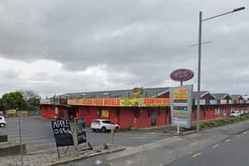 Large Retail in Mount Albert!