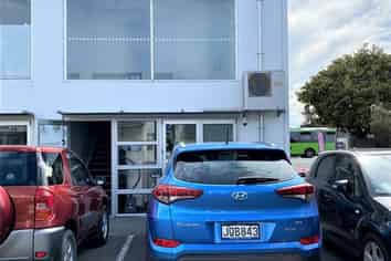 78m2 tidy first floor office for lease