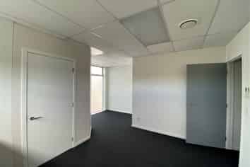 78m2 tidy first floor office for lease