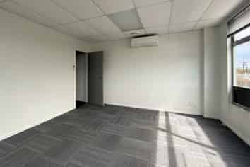 78m2 tidy first floor office for lease