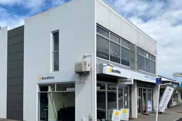 78m2 tidy first floor office for lease