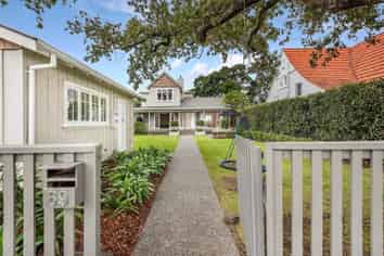 69 Ngataringa Rd, Devonport