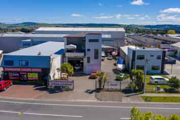 Unique opportunity | industrial with accommodation