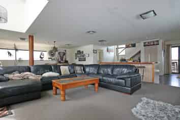 Unique opportunity | industrial with accommodation