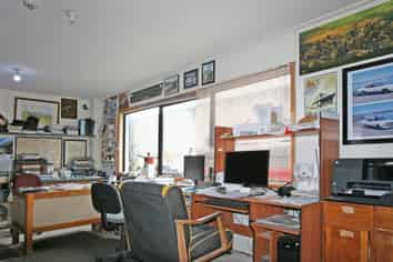 Unique opportunity | industrial with accommodation