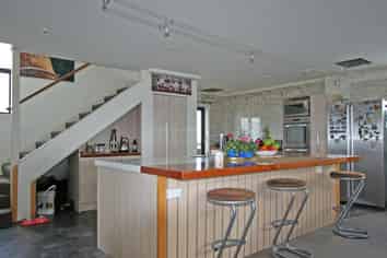 Unique opportunity | industrial with accommodation