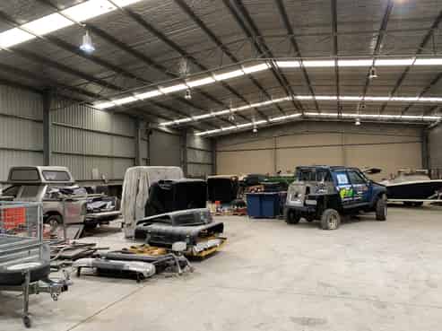  LARGE INDUSTRIAL BUILDING TO LEASE 