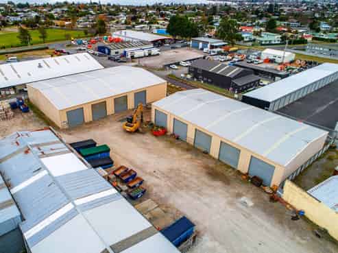  LARGE INDUSTRIAL BUILDING TO LEASE 