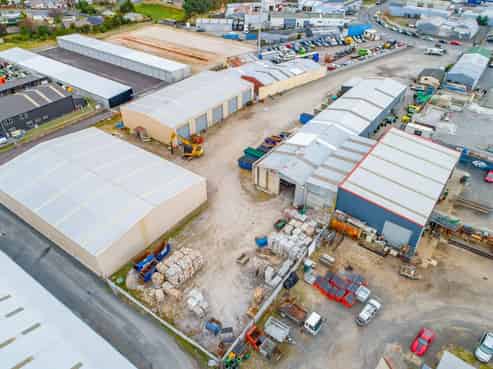  LARGE INDUSTRIAL BUILDING TO LEASE 