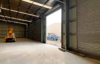  LARGE INDUSTRIAL BUILDING TO LEASE 