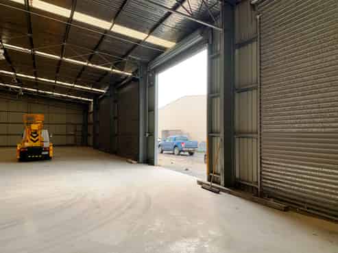  LARGE INDUSTRIAL BUILDING TO LEASE 