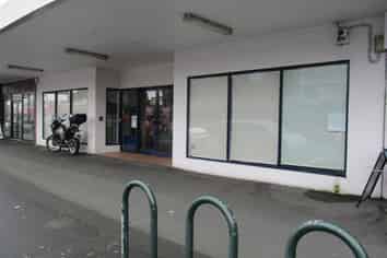 WIDE STREET FRONTAGE - GREY STREET