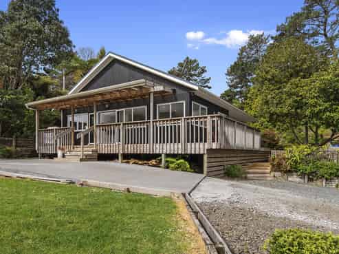 132 Attwood Road, Paremoremo