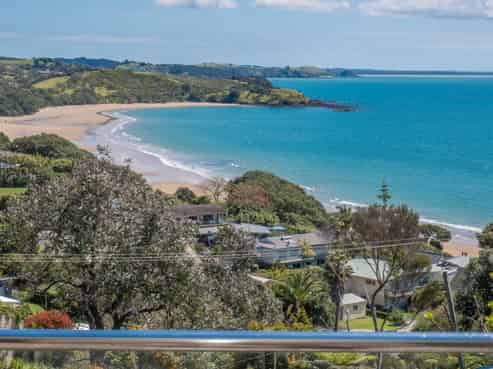 16 Rangikapiti Road, Coopers Beach