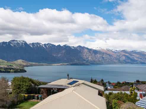 36B Avalon Crescent, Fernhill/Sunshine Bay