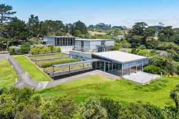 Versatile Boutique Stunner at Waimauku 