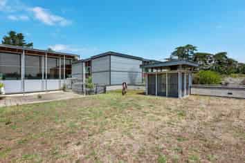 Versatile Boutique Stunner at Waimauku 