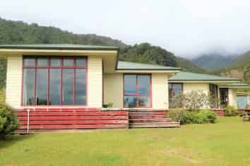 6-4 Golden Sands Road, Barrytown