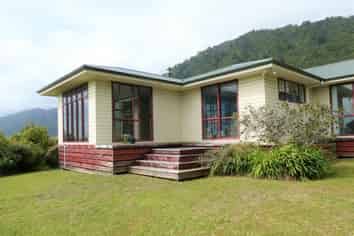 6-4 Golden Sands Road, Barrytown