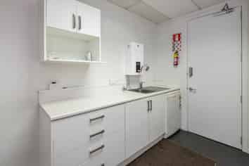 PROFESSIONAL OFFICE - 246M²