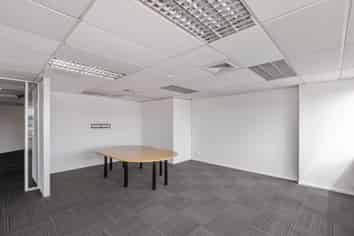 PROFESSIONAL OFFICE - 246M²