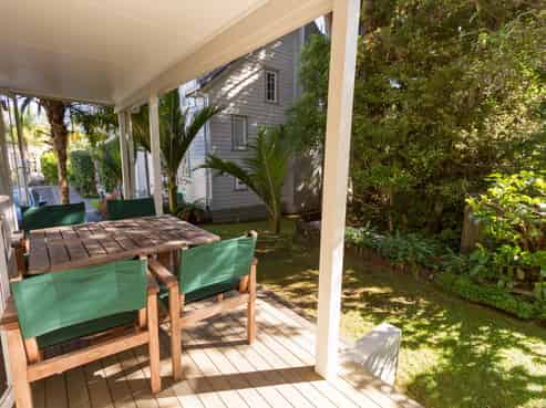 16 Chapel Street, Russell