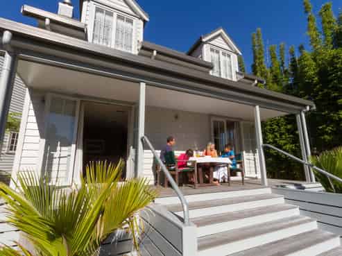 16 Chapel Street, Russell