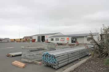 Leased investment with owner occupier upside