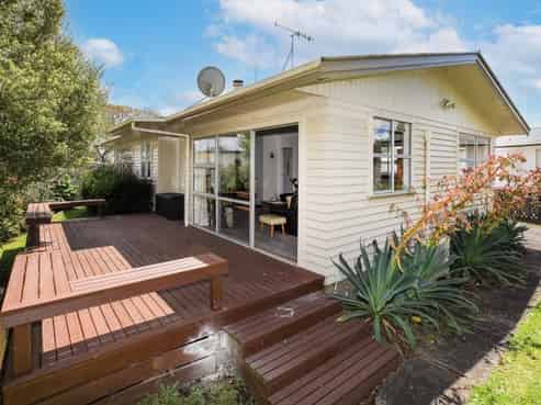 36 Rosalind Street, Deanwell