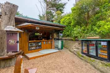 Lifestyle and business - stunning Golden Bay