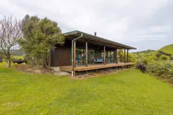 Lifestyle and business - stunning Golden Bay