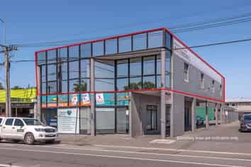 Tidy and sunny 262sqm office