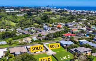 3A + 3B Turehu Street, Strandon