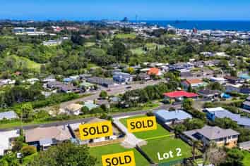 3A + 3B Turehu Street, Strandon