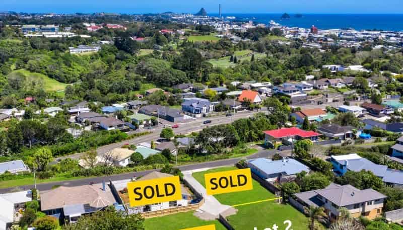 3A + 3B Turehu Street, Strandon