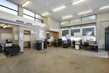 Freehold property with government tenant