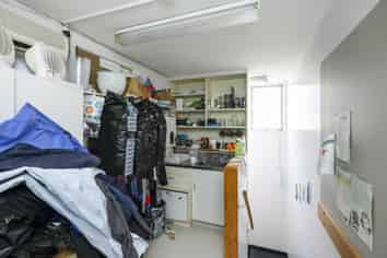 Freehold property with government tenant