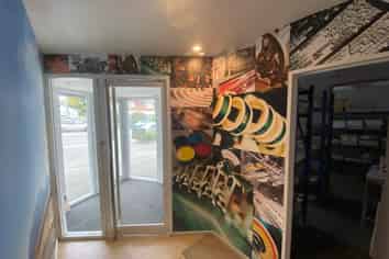 Showroom/Warehouse near the 4 Aves