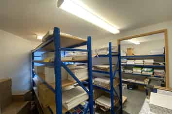 Showroom/Warehouse near the 4 Aves