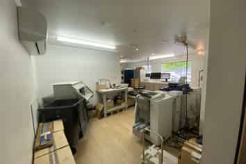 Showroom/Warehouse near the 4 Aves