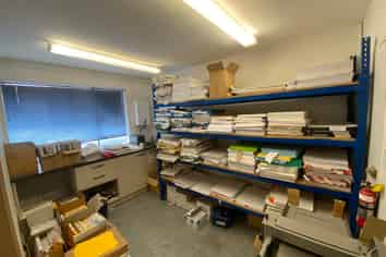 Showroom/Warehouse near the 4 Aves