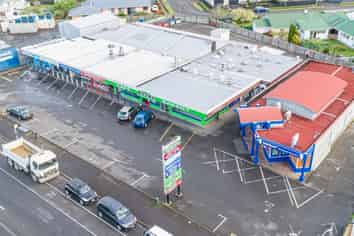 Good retail space in busy shopping centre